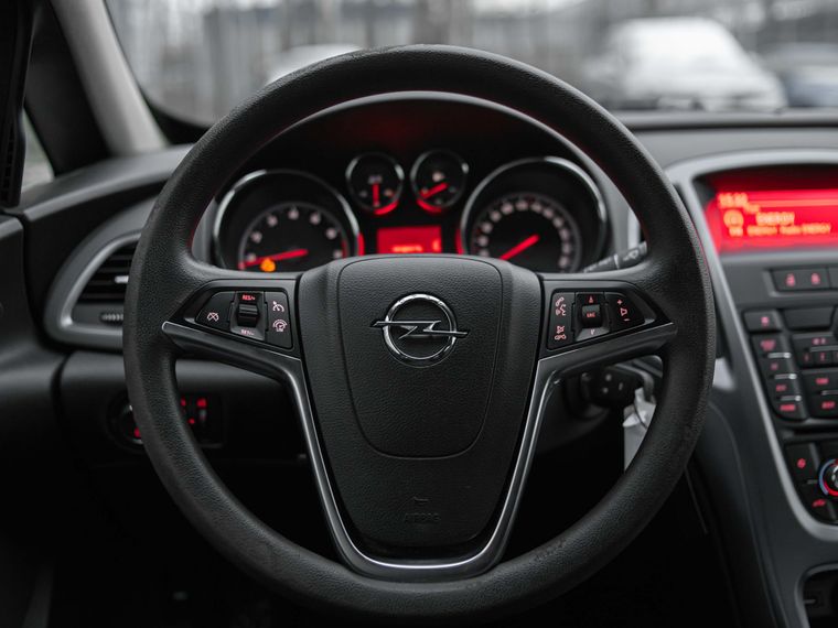 Opel Astra GTC 2013 года, 136 360 км - вид 6