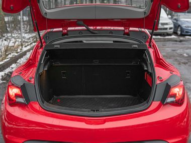 Opel Astra GTC 2013 года, 136 360 км - вид 12