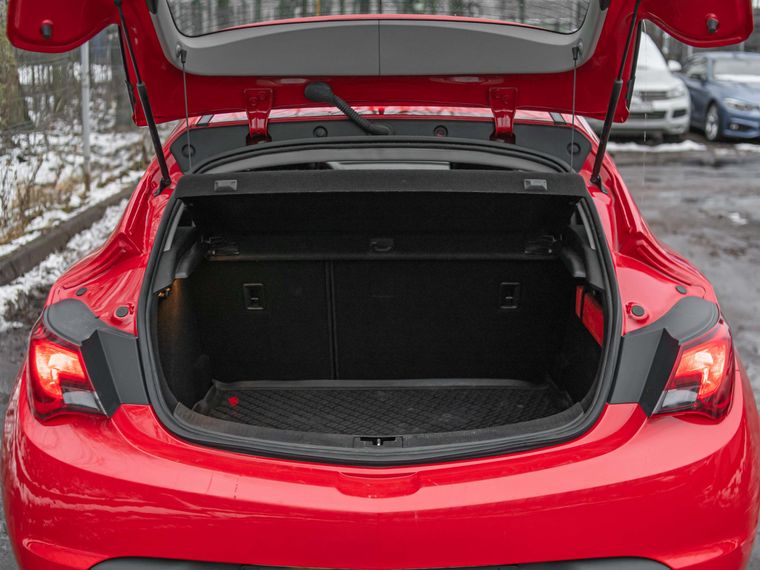 Opel Astra GTC 2013 года, 136 360 км - вид 12