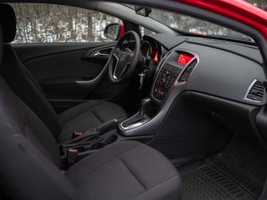 Opel Astra GTC 2013 года, 136 360 км - вид 11