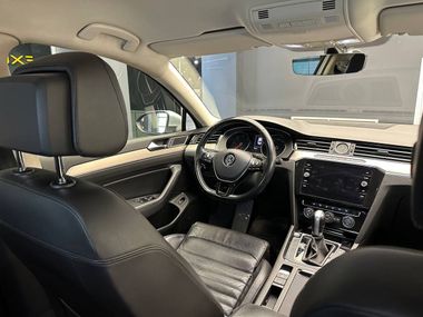 Volkswagen Passat 2018 года, 136 700 км - вид 9
