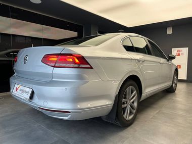 Volkswagen Passat 2018 года, 136 700 км - вид 6