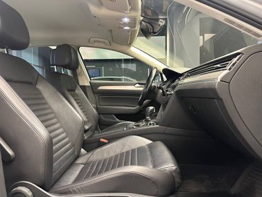 Volkswagen Passat 2018 года, 136 700 км - вид 19