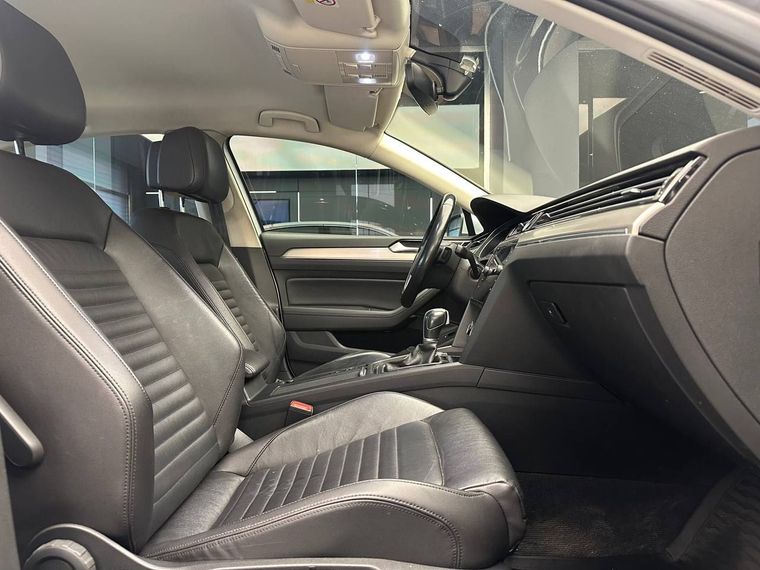 Volkswagen Passat 2018 года, 136 700 км - вид 19