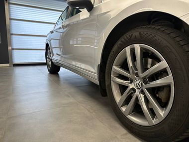 Volkswagen Passat 2018 года, 136 700 км - вид 21