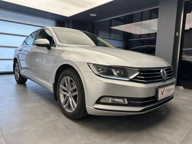 Volkswagen Passat 2018 года, 136 700 км - вид 3