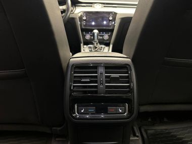 Volkswagen Passat 2018 года, 136 700 км - вид 15