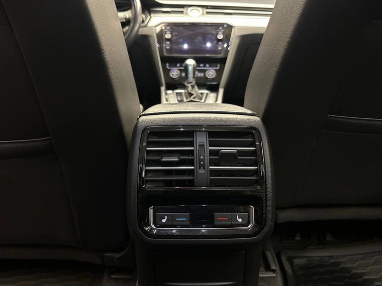 Volkswagen Passat 2018 года, 136 700 км - вид 15