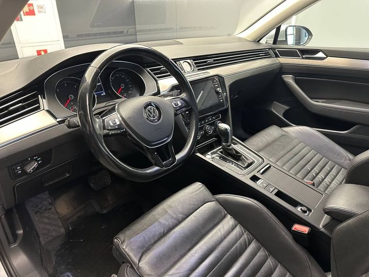 Volkswagen Passat 2018 года, 136 700 км - вид 11