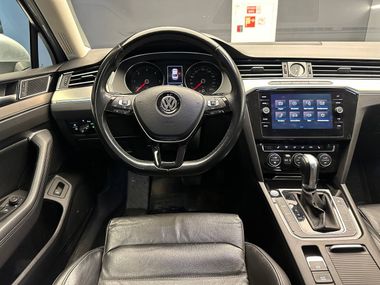 Volkswagen Passat 2018 года, 136 700 км - вид 7