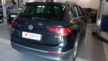 Volkswagen Tiguan 2018 года, 118 285 км - вид 3