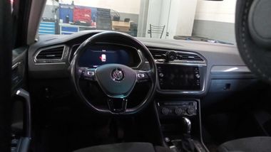 Volkswagen Tiguan 2018 года, 118 285 км - вид 5