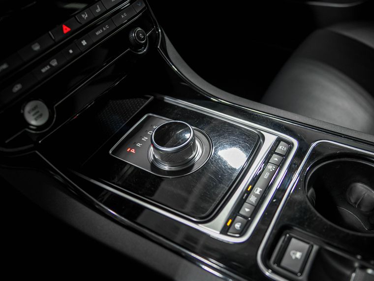 Jaguar XE 2015 года, 149 533 км - вид 12