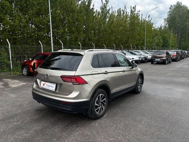 Volkswagen Tiguan 2018 года, 180 216 км - вид 4