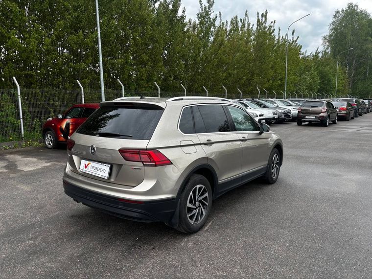 Volkswagen Tiguan 2018 года, 180 216 км - вид 4