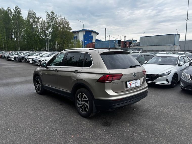 Volkswagen Tiguan 2018 года, 180 216 км - вид 6