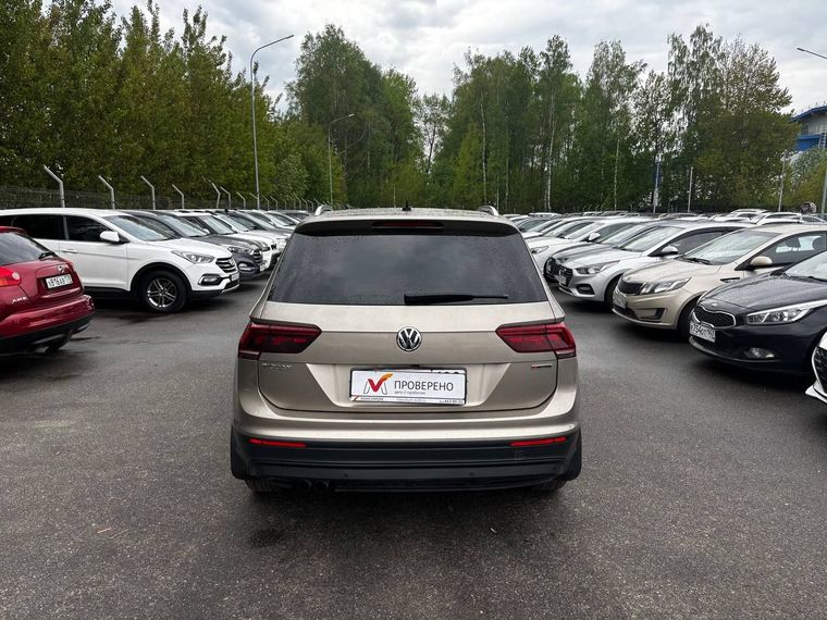 Volkswagen Tiguan 2018 года, 180 216 км - вид 5
