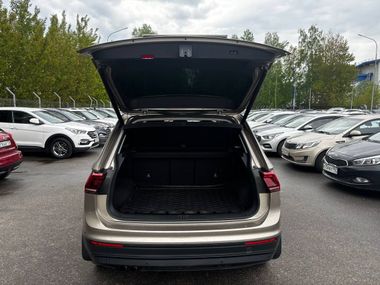 Volkswagen Tiguan 2018 года, 180 216 км - вид 19