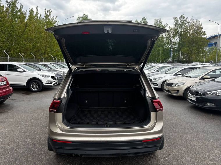 Volkswagen Tiguan 2018 года, 180 216 км - вид 19
