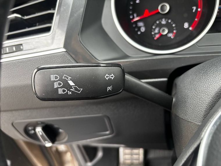 Volkswagen Tiguan 2018 года, 180 216 км - вид 9