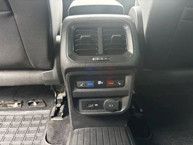 Volkswagen Tiguan 2018 года, 180 216 км - вид 17