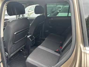 Volkswagen Tiguan 2018 года, 180 216 км - вид 18