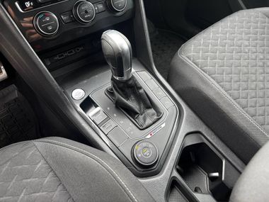 Volkswagen Tiguan 2018 года, 180 216 км - вид 13