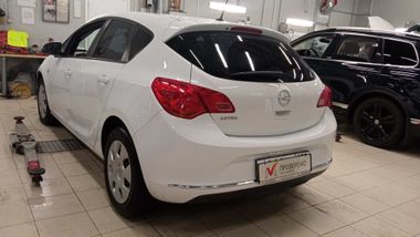 Opel Astra 2015 года, 53 404 км - вид 4