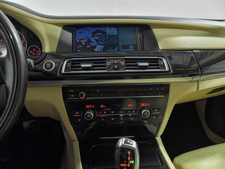 BMW 7 серия 2012 года, 213 229 км - вид 10