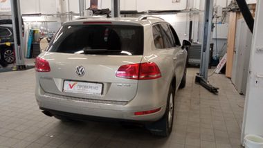 Volkswagen Touareg 2011 года, 351 938 км - вид 3