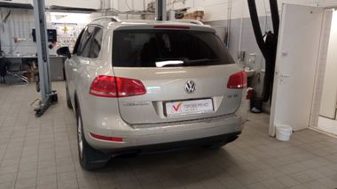 Volkswagen Touareg 2011 года, 351 938 км - вид 4