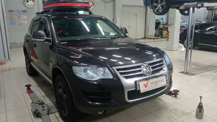 Volkswagen Touareg 2010 года, 336 510 км - вид 3