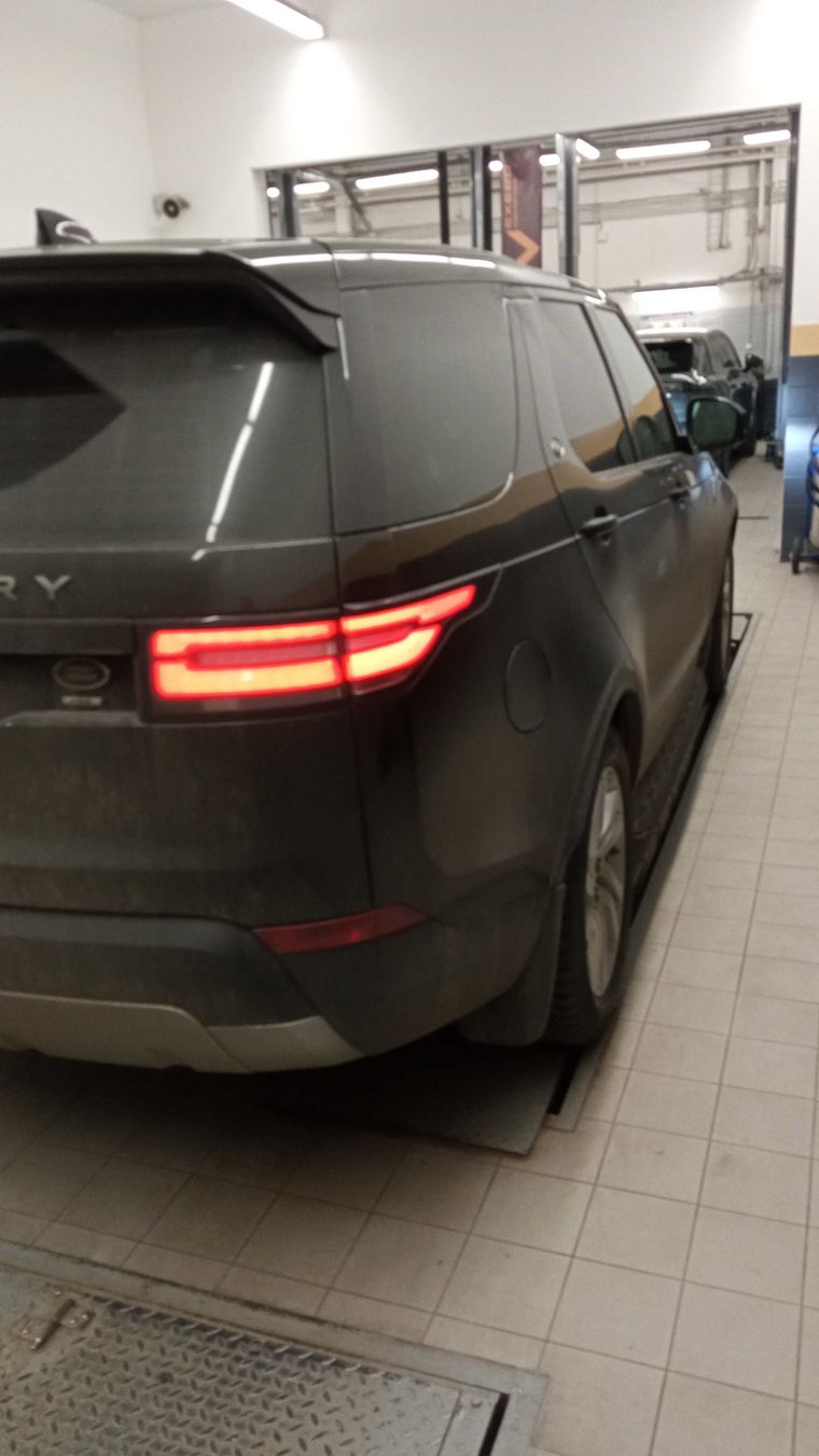 Land Rover Discovery 2020 года, 161 559 км - вид 3