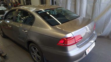 Volkswagen Passat 2013 года, 215 660 км - вид 4