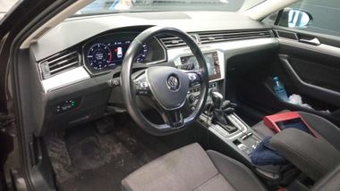 Volkswagen Passat 2018 года, 217 854 км - вид 5