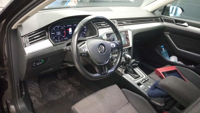 Volkswagen Passat 2018 года, 217 854 км - вид 5