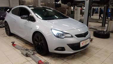 Opel Astra GTC 2012 года, 147 596 км - вид 3