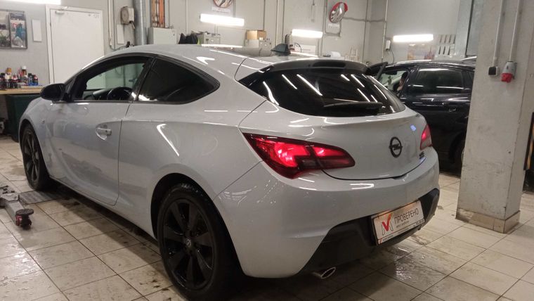 Opel Astra GTC 2012 года, 147 596 км - вид 4