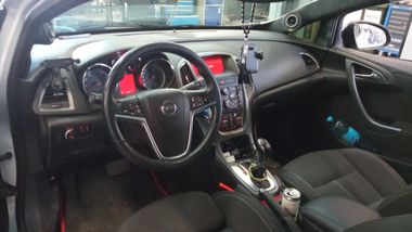 Opel Astra GTC 2012 года, 156 592 км - вид 5