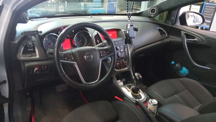 Opel Astra GTC 2012 года, 156 592 км - вид 5