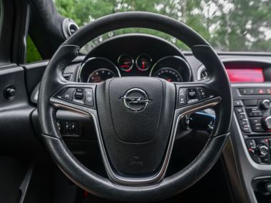 Opel Astra GTC 2012 года, 156 592 км - вид 6