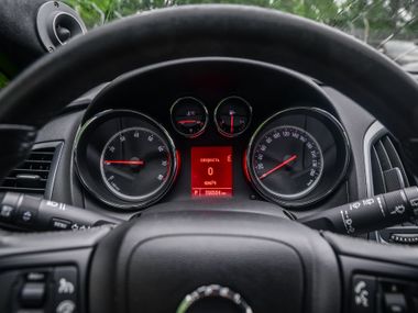 Opel Astra GTC 2012 года, 156 592 км - вид 5