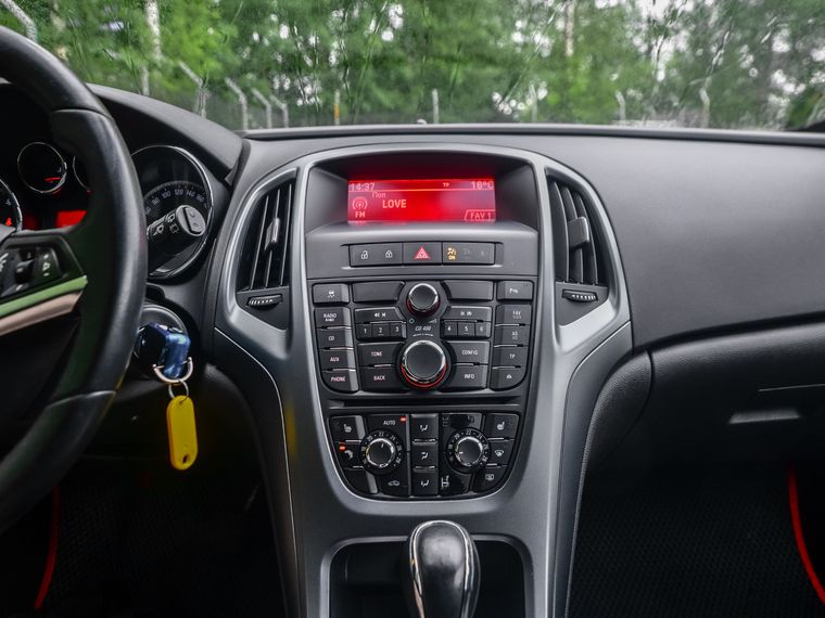 Opel Astra GTC 2012 года, 156 592 км - вид 7
