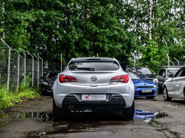 Opel Astra GTC 2012 года, 156 592 км - вид 4