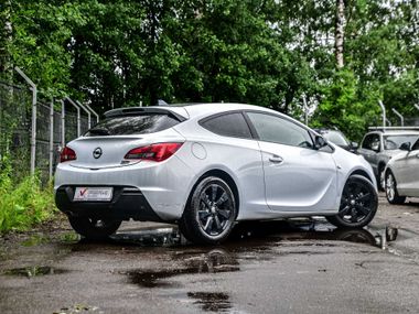 Opel Astra GTC 2012 года, 156 592 км - вид 3