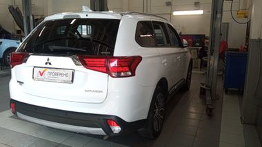 Mitsubishi Outlander 2018 года, 116 856 км - вид 3