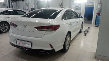 Hyundai Sonata 2018 года, 85 928 км - вид 3