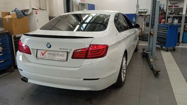 BMW 5 серия 2011 года, 239 327 км - вид 3