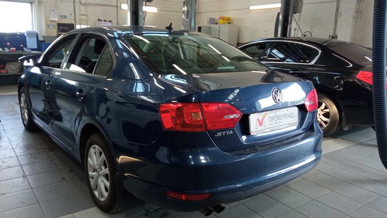 Volkswagen Jetta 2013 года, 154 210 км - вид 4