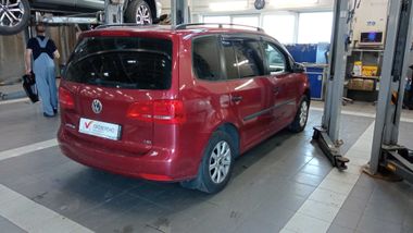 Volkswagen Touran 2010 года, 197 065 км - вид 3